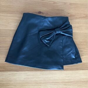 Zara Black Faux Leather Skort with Bow 6 years (runs small - would fit 5T) NWOT